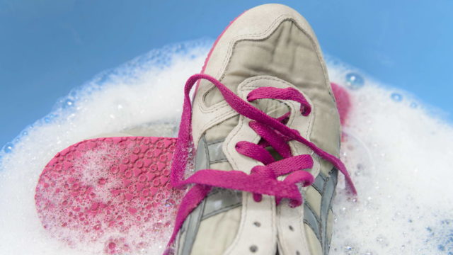 Smelly Shoes : Why and How to Prevent it? By D2C Laundry Surabaya 0822-3333-8633