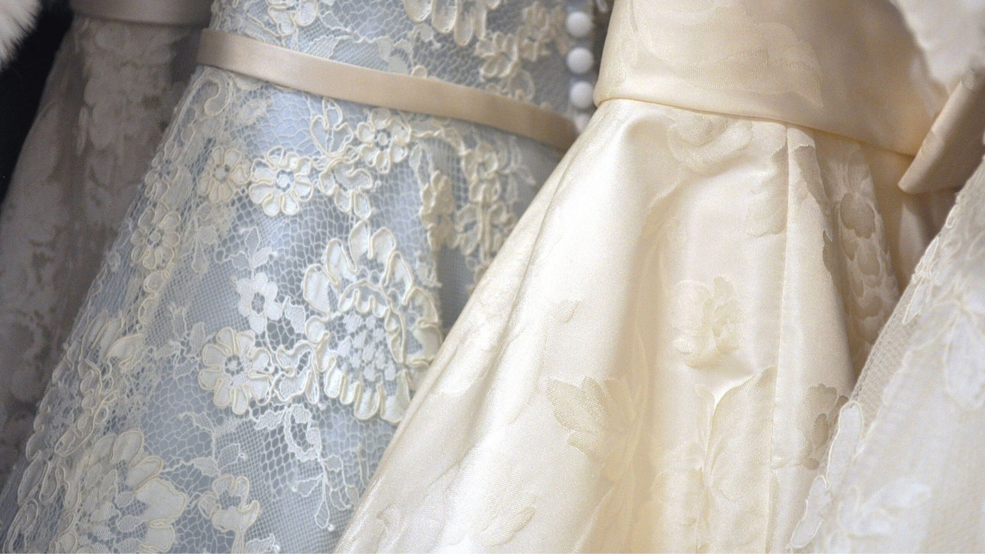 cuci gaun pesta laundry gaun dry cleaning baju pesta surabaya